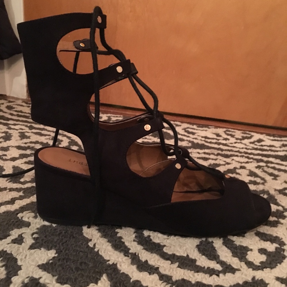 DONATED Wedge lace-up sandals